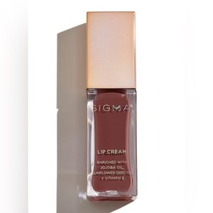 Sigma Lip Cream in Dapper